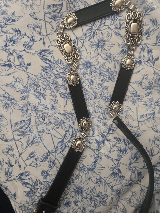 Accessories - vintage-style black leather belt featuring ornate silver-tone concho medallions